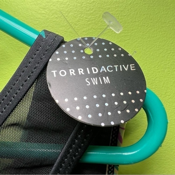 Torrid Wireless Mesh High Neck One Piece Swimsuit Multi size 6X NWT - Picture 4 of 8